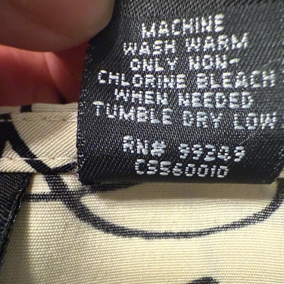 Button down blouse with squiggles in cream with black squiggles EUC Women’s 16W - Picture 8 of 8